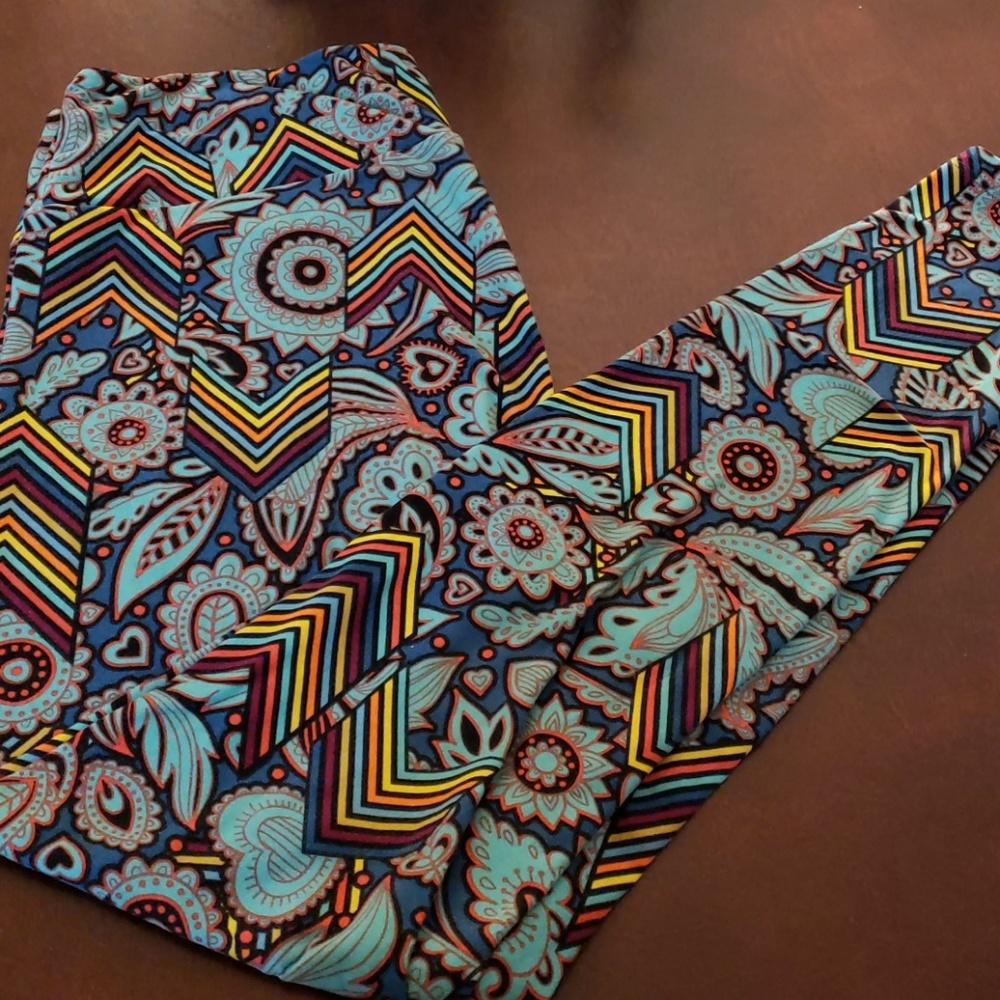 lula roe TC leggings arrow paisley design